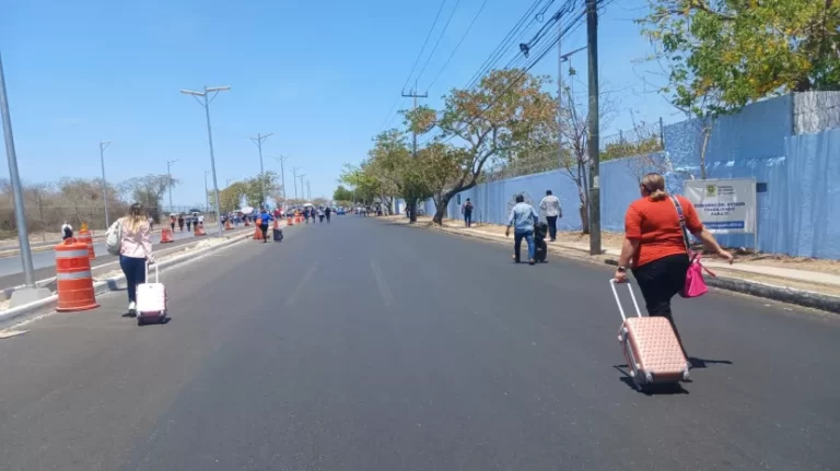 pasajeros-han-tenido-que-correr-hacia-el-aeropuerto-de-merida_MASTER