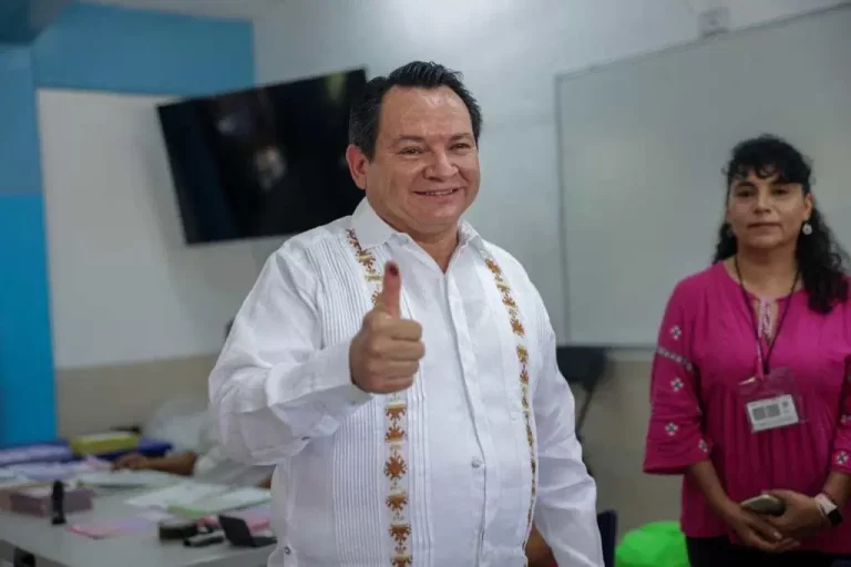 1-a-huacho-diaz-mena-vota-eleccion-judicial-1024x683