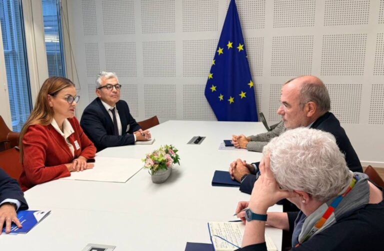 5052ae41-c244-41e4-a6b6-0aa21ff0fbb1